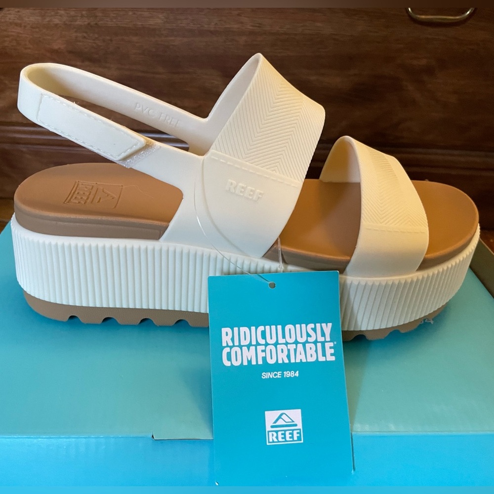 Reef water vista higher platform sandals NWT size 7 color cloud